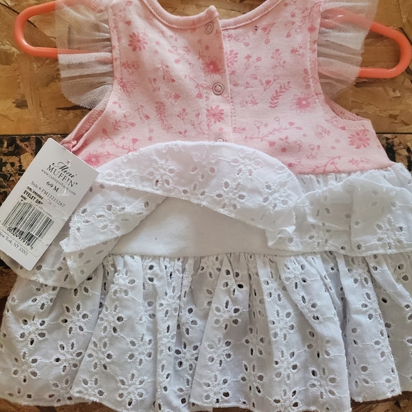 6-9 mo girls dress ( looks more like 0-3 ) - Picture 2 of 2